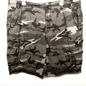Airwalk Cargo Shorts size 40 Camouflage